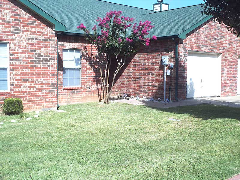 Pine Creek Townhomes https://pinecreektyler.com/wp-content/uploads/sites/29/2025/12/attached-garage.jpg